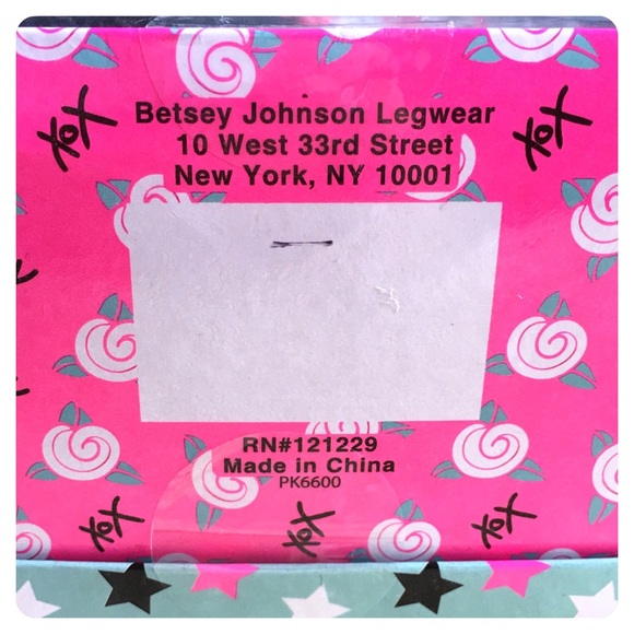 🆕 BETSEY JOHNSON 3 pack cozy socks - Picture 5 of 5